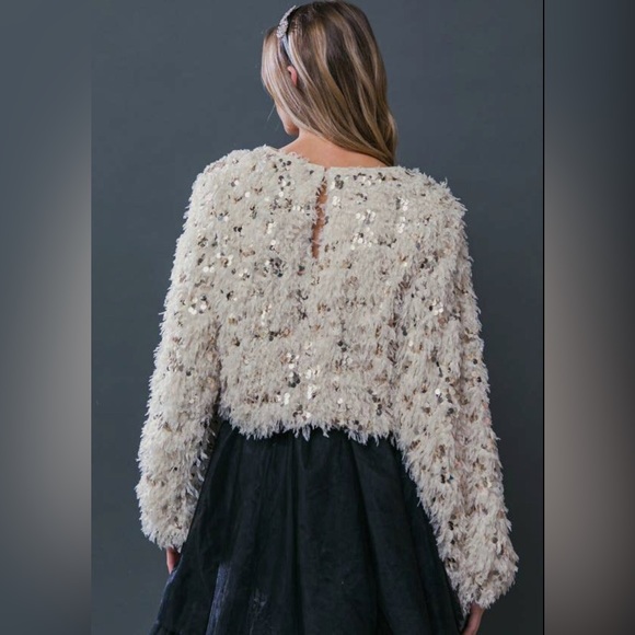 Elle Sequin Woven Top - Picture 5 of 10